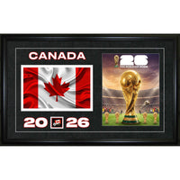 Frameworth - Coupe du Monde FIFA 2026 Officielle Canada Cadre Drapeau et Trophée - 15 po x 24 po-Murale encadrée Drapeau et Trophée sous licence officielle de la Coupe du Monde FIFA 2026 pour l'Équipe Canada.