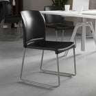 Chaise empilable noire profilée HERCULES d’une capacité de 880 lb à dossier complet avec base traîneau enduite de poudre grise-Quantité de pile: 5
