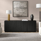 Hudson&Canal - Meuble TV rectangulaire cannelé Marion pour téléviseurs jusqu'à 75 pouces, finition grain noir-Le socle est fabriqué en MDF robuste, avec des portes en MDF et des accents en PVC noir veiné