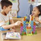 Magna-Tiles - Ensemble de construction magnétique Voyage de luxe 55 pièces-Axé sur le développement: Encourage le développement de la coordination œil-main et de la motricité fine, tout en stimulant la créativité