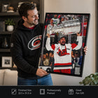 Frameworth - Seth Jarvis Toile encadrée 20 po H x 29 po l Carolina Hurricanes Champions de la Coupe Stanley 2026 - Sous licence officielle LNH/AJLNH-Fabrique au Canada par Frameworth depuis 1992