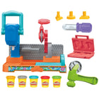 Play-Doh - F9141 Banc à outils pour tampons et scies-3 tampons interchangeables: Placez un accessoire sur la station d'estampage, puis tirez sur la poignée pour tamponner des cercles, des carrés et des triangles.
