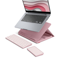 Logitech - Casa Pop-Up Desk - Rose-Mon travail. Ma vie. Mon chez-moi: avec Casa Pop-Up Desk, c'est vous qui décidez de l'endroit où vous souhaitez travailler confortablement et silencieusement dans la maison. Une fois votre journée de travail terminée, repliez-le hors de vue pour ne plus y penser 