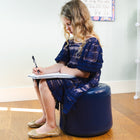 Bouncyband - Siège oscillant souple et flexible-DURABLE ET ANTIDÉRAPANT : Le siège en vinyle confortable et résistant est facile à nettoyer. À utiliser sur des surfaces dures et des tapis