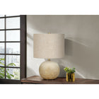 Monarch Specialties - Luminaire - 20 po H Lampe De Table - Béton Beige - Abat-Jour Beige - Contemporain-L'interrupteur rotatif à 3 voies facile à utiliser maintient une seule ampoule (non incluse) avec une puissance maximale de 100 W / 120 V pour régler l'ambiance lumineuse et éclairer ou assombrir instantanément une pièce