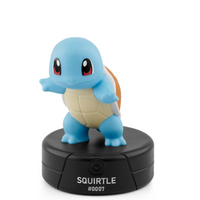 tonies - Pokemon Bulbizarre Squirtle (Anglais)-Tracklist: 01. Meet Squirtle 02. Introduction to the World and Characters 03. Story 1.: Splash into Summer 04. Trainer Academy: Poké Balls 05. Pokémon Power Moves 06. Story 2.: Squirtle’s Beachside Mystery 07. Trainer Academy: First Partner Pokémon 08. Story 3.: Camping Trip Troubles 09. Concluding Segment Running time: 1. h 7. min +