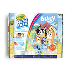 Crayola - Ensemble d'activités Colour Wonder sans dégâts Bluey-TROUSSE DE COLORIAGE SANS DÉGÂTS : Lance-toi dans une quête de coloriage sans dégâts avec Bluey et ses amis! Cet ensemble comprend 27 pages de coloriage Colour Wonder, 8 marqueurs Colour Wonder non salissants, 4 feuilles d'autocollants, 2 pages de personnages à découper, 1 scène d'arrière-plan à déplier