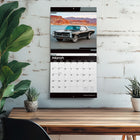 Plato - 2026 Muscle Car Américains Officiel Calendrier mural Suspendu Mensuel - 30,5 cm l x 61 cm H - Anglais-Caractéristiques - 16 mois (mise en page sur deux pages de septembre à décembre 2025 et de janvier à décembre 2026) , 30,5 cm x 30,5 cm (fermé) , 30,5 cm x 60,9 cm (ouvert) , 28 pages