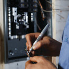 Sharpie - Marqueurs indélébiles métalliques − Pointe fine − Argentés − Paquet de 2-La pointe ne s'effilochera pas