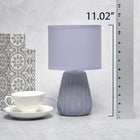 Simple Designs - Mini lampe de table texturée - pervenche avec abat-jour assorti-Un interrupteur rotatif accessible situé sur le cordon de cette lampe permettant une fonction marche/arrêt rapide et facile selon les besoins
