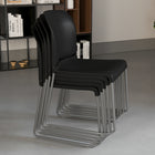 Chaise empilable noire profilée HERCULES d’une capacité de 880 lb à dossier complet avec base traîneau enduite de poudre grise-Conception à dossier et siège en plastique noir aux contours ergonomiques