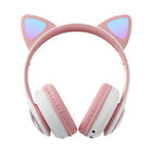 MyBat - Casque Bluetooth Pro Katchy Kitty,  Rose-Confort léger: Les oreillettes sont fabriquées en mousse à mémoire de forme acoustique qui offre une douceur semblable à celle d'un oreiller pendant l'écoute. Le bandeau coulissant en métal réglable et les cache-oreilles rotatifs peuvent facilement s'adapter à n'importe quelle forme de tête. Que vous suiviez des cours en ligne, que vous voyagiez ou que vous vous entraîniez, vous oublierez presque que vous les portez, même après des heures d'écoute