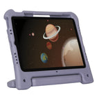 Étui antimicrobien Targus pour iPad A16/ 10.9"(10e génération)/Air 11 pouces (M3/M2) (5/4)/Pro (4/3/2/1) - Violet-Réussit le test de chute de 1,8 m (MIL-STD-810G). Tel que testé par un tiers indépendant appliquant MIL-STD-810G, méthode 516.6, procédure IV.