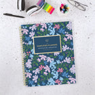 AT-A-GLANCE - Agenda scolaire hebdomadaire/mensuel petite florale Emily Ley Simplified 2025-2026 - 11 po H x 8 3/8 po l - multicoloure - bilingue-La reliure à double spirale dorée résiste aux accrocs et reste à plat pour une utilisation facile