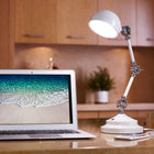 OttLite - Lampe de bureau LED Revive avec charge USB - Clearsun - Blanche-Trois niveaux de luminosité
