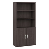 Bush Business Furniture - Bibliothèque hybride haute à 5 étagères avec portes, gris tempête (HYB024SG)-L'ensemble comprend : une grande bibliothèque à 5 étagères et un kit de portes mi-hauteur