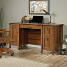 Sauder 59"W La Collection Carson Forge Bureau - Finition Washington Cherry-  Le tiroir inférieur sur glissières à extension complète peut contenir des fichiers suspendus de format Lettre ou Légal