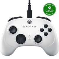 Razer - Wolverine V3 TE Édition Tournoi Manette pour Xbox, PC - Blanc-4 boutons arrière de clic de souris et 2 boutons-poussoirs pour les prises en main en griffe: 6 boutons reconfigurables pour les surpasser tous. Profitez de la même activation ultraréactive que celle de nos meilleures souris gaming grâce aux 4 boutons intégrés aux poignées ergonomiques et texturées de la manette, ainsi qu'aux 2 boutons-poussoirs de prise en main en griffe offrant un contrôle accru