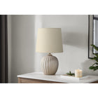 Monarch Specialties - Luminaire - 19 po H Lampe De Table - Résine Beige - Abat-Jour Beige - Transitionnel-La base texturée unique avec un design cannelé d'aspect béton ajoute de la profondeur et du caractère, ce qui en fait un ajout remarquable à votre maison tout en égayant vos coins préférés