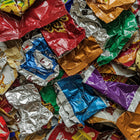 TerraCycle - Boîte Zéro Déchet pour emballages de bonbons ou de collations, petite-Inclus : boîte de collecte durable imprimée en couleur avec doublure interne, étiquette d’expédition UPS prépayée pour le retour, et recyclage des déchets collectés.