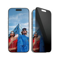 PanzerGlass - Ultra-Wide Fit Privacy Protecteur d'écran iPhone 16 Pro - Noir-Avec ce protecteur d'écran de confidentialité, vos informations personnelles sont protégées des regards indiscrets.