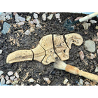 Yellow Door - YUS1228 Fouillez et découvrez - Tricératops et Spinosaurus-En découvrant chaque pièce, les enfants affineront leurs compétences d'observation en prêtant une attention particulière aux formes et aux détails qui les aideront à assembler le puzzle.