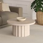 Hudson&Canal - Table basse ronde cannelée Olie - 32 po l - Blanc aulne-Socle à piédestal orné de larges cannelures enveloppantes