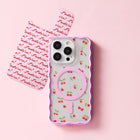 Ideal of Sweden - Print Pack J'adore pour iPhone 16 Pro Max/15 Pro Max/14 Pro Max/13 Pro Max-Avec une variété de designs parmi lesquels choisir, vous pouvez rafraîchir votre style à tout moment, sans ajouter de volume