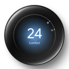 Google - Nest Learning Thermostat (4th gen) avec capteur de température Nest (2e génération) - Noir Volcanique Lustré-La Climatisation naturelle est développée pour analyser les incidences de la température extérieure sur votre domicile (comme lorsqu'il se réchauffe quand il fait beau)1. Elle coupe ensuite votre système en conséquence pour vous aider à réaliser des économies