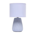 Simple Designs - Mini lampe de table texturée - pervenche avec abat-jour assorti-Une mini lampe en céramique dans la couleur pastel de votre choix, avec une texture tissée sur toute sa base et un abat-jour en tissu tambour assorti