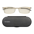 ThinOptics FrontPage collection, Brooklyn 1.0 Lecteur avec Milano Pod Noir - Claire-Existe en deux beaux styles, le Brooklyn rectangulaire et le Manhattan ovale, et est flatteur pour les hommes et les femmes.