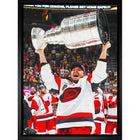 Frameworth - Sebastian Aho Toile encadrée 20 po H x 29 po l Carolina Hurricanes Champions de la Coupe Stanley 2026 - Sous licence officielle LNH/AJLNH-Produit mural NHL and NHLPA sous licence officielle pour les amateurs des Carolina Hurricanes