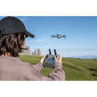 DJI - Mini 5 Pro Ensemble Fly More Plus avec RC2, Gris-Avec 42 Go de stockage interne, les séquences peuvent être enregistrées directement, assurant un plaisir de vol ininterrompu