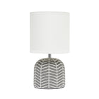 Simple Designs - Petite lampe de table - Gris avec design Web blanc-La forme d'une mini-lampe de table standard, mais les vagues peintes sur la base confèrent à cette lampe un aspect plus moderne et contemporain