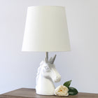 Simple Designs - Lampe de table - Licorne argentée et blanche scintillante-Abat-jour en tissu fuselé blanc
