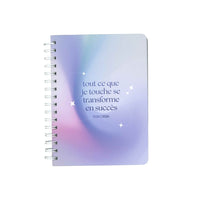 Pierre Belvedere - 2025-2026 Moyen Manifestation Semaine Agenda Académique - 6,5 po x 8 po - Violet - Bilingue -Cet agenda couvre la période d'août 2025 à août 2026, offrant une année complète de planification à portée de main