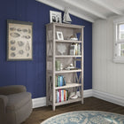Bush Furniture - Bibliothèque haute à 5 tablettes Key West - gris délavé (KWB132WG-03)-La bibliothèque haute 32L x 13P x 66H comprend trois tablettes ajustables pour de la flexibilité et deux tablettes fixes pour de la stabilité