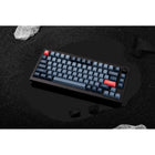 Keychron - V1 Max RGB Wireless Mechanical Keyboard - Brown Switch - 75% Layout with Knob - Carbon Black-Design monté sur joint : En adoptant un design monté sur joint avec une plaque en PC (Polycarbonate), le V1 Max réduit la résonance acoustique, offrant une expérience de frappe plus douce et silencieuse avec une flexibilité accrue.