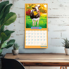 BrownTrout - 2026 Avanti Funny Farm Officiel Calendrier mural Suspendu Mensuel - 30,5 cm l x 61 cm H - Anglais-Caractéristiques - 16 mois (mise en page sur deux pages de septembre à décembre 2025 et de janvier à décembre 2026) , 30,5 cm x 30,5 cm (fermé) , 30,5 cm x 60,9 cm (ouvert) , 28 pages