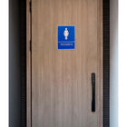 Futech - Panneau de toilettes bleu Femme avec braille-Application adhésive au dos du panneau
