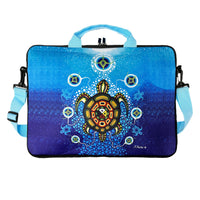 Oscardo - Sac pour ordinateur portable Medicine Turtle de James Jacko pour ordinateurs portables de 17 po-Présente des œuvres d’art autochtones authentiques créées par des artistes des Premières Nations, inuits et métis de partout au Canada