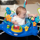 Baby Einstein - Neptune's Ocean Discovery Sauteur-Plus de 15 activités et 3 modes : le mode Piano permet à bébé de créer une chanson ; Le mode mélodie joue 10 chansons et 7 sons océaniques ; Le mode d'apprentissage enseigne les couleurs et les chiffres en 3 langues