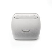 Harman Kardon Luna - Gris-Écoutez chaque détail de la musique avec un son équilibré et de haute qualité sur les haut-parleurs avancés du système d’enceinte bidirectionnel de la Luna Harman Kardon. Redécouvrez vos chansons avec le son emblématique Harman Kardon.
