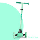 Yvolution - Yglider Kiwi Trottinette - Vert-Le Glider Kiwi roule avec ses roues avant à LED extra-larges et éblouissantes, lui donnant une lueur vibrante qui ne manquera pas de faire tourner les têtes et d'illuminer les rues pour des aventures plus sûres.