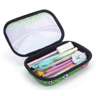 ZIPIT - Étui à crayons avec dessus transparent, thème soccer, trousse grande capacité pour garçons-Design élégant et polyvalent : au-delà des articles de papeterie, cette boîte à crayons polyvalente pour garçons est parfaite pour ranger des fournitures scolaires, des accessoires ou de petits jouets, en faisant une solution de rangement à la fois amusante et fonctionnelle.