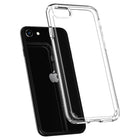 Spigen Crystal Hybrid pour iPhone SE / 8/7 - Crystal Clear-La transparence met en valeur le design original du téléphone avec la béquille intégrée.