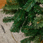 HOMCOM - Arbre de Noël Artificiel Effilé 7 - 5 Pieds Décoration Maison Fête avec Cônes de Pin-Base solide et durable pour une meilleure stabilité