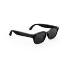 Meta - Lunettes Adventurer - Noires, lentilles grises polarisées-Parlez comme un local, que vous naviguiez dans un marché animé en Espagne ou que vous ayez une conversation en japonais. Dites simplement « Hey Meta » pour commencer une traduction en direct et connecter avec les gens aussi facilement qu’un seul, deux, tres.