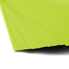 Jam Paper - 24 lb Couleur Papier, 8,5 po l x 11 po H, Vert lime ultra, 100 feuilles/paquet-Faites ressortir votre travail avec du papier couleur de qualité supérieure