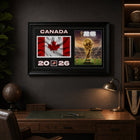 Frameworth - Coupe du Monde FIFA 2026 Officielle Canada Cadre Drapeau et Trophée - 15 po x 24 po-Fabriqué au Canada par Frameworth Sports Marketing, fondée en 1992, produisant des souvenirs sportifs sous licence officielle.
